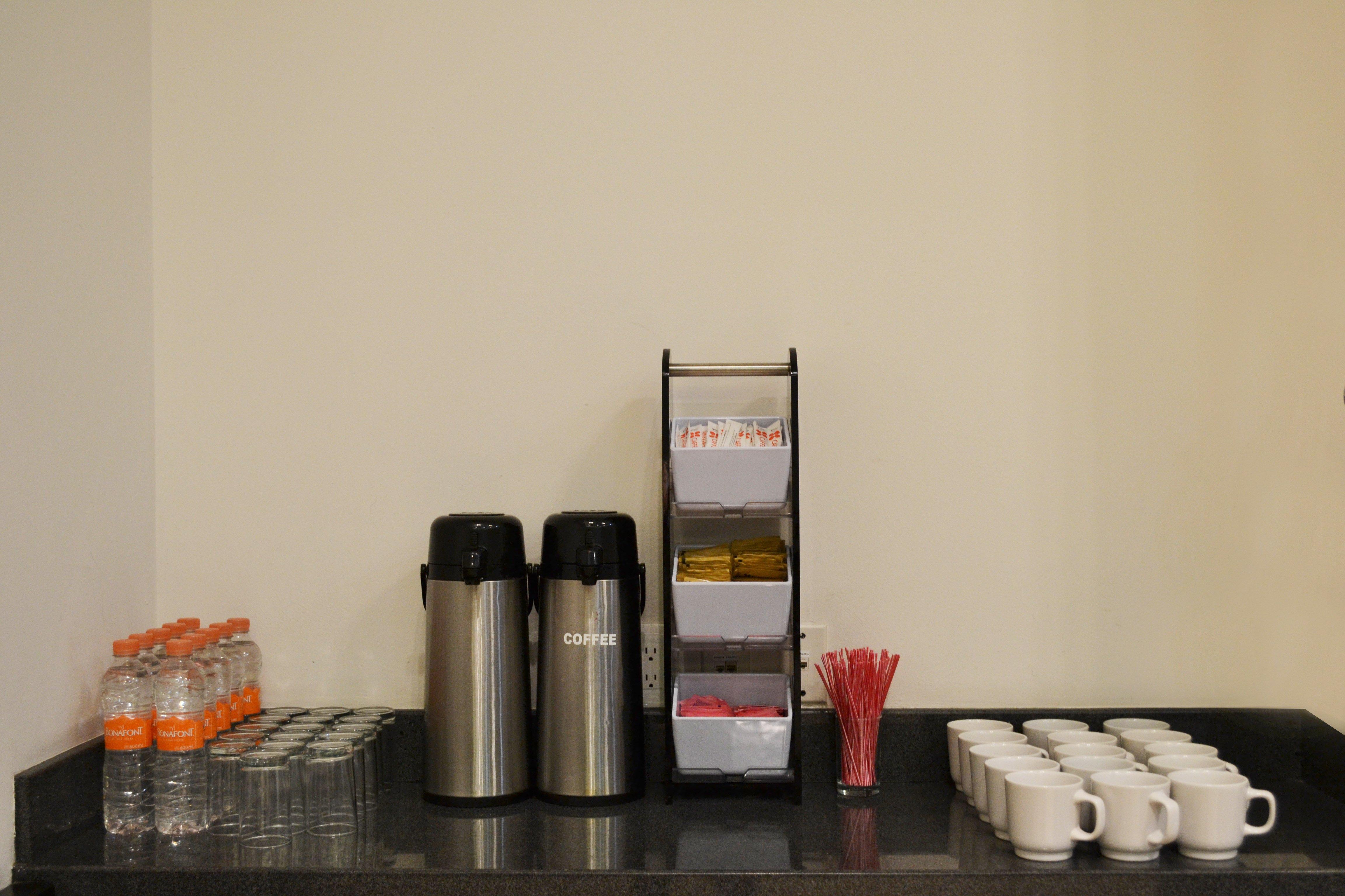Holiday Inn Express Guaymas By Ihg Экстерьер фото Coffee station