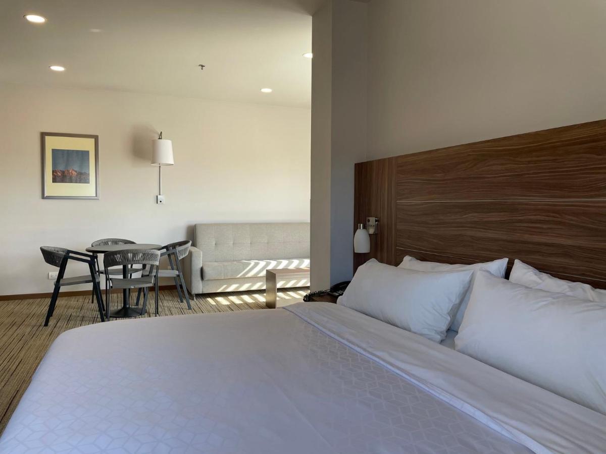 Holiday Inn Express Guaymas By Ihg Экстерьер фото A room at the hotel