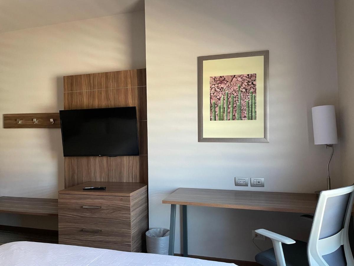 Holiday Inn Express Guaymas By Ihg Экстерьер фото A room at the hotel