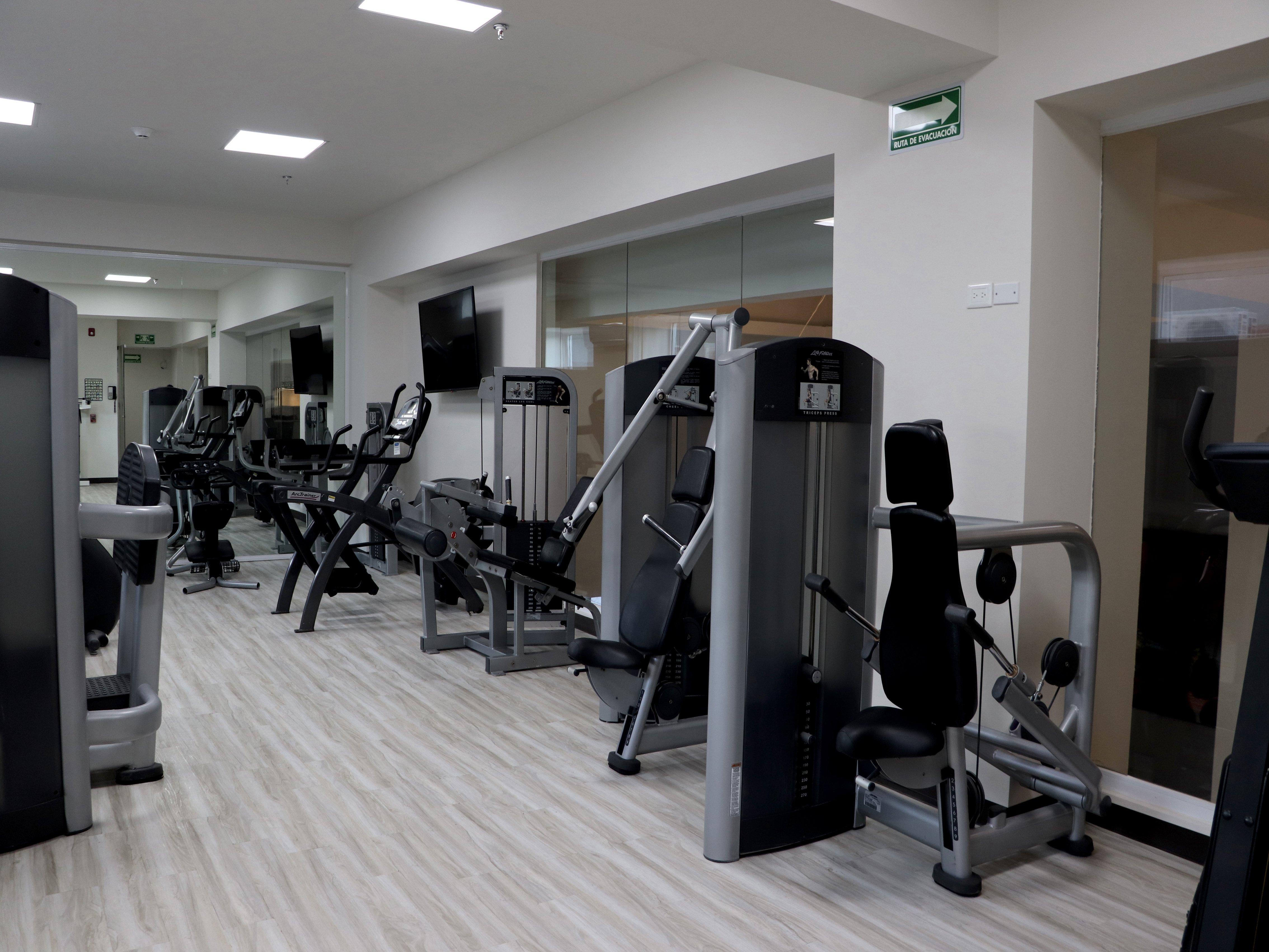 Holiday Inn Express Guaymas By Ihg Экстерьер фото The gym at the hotel