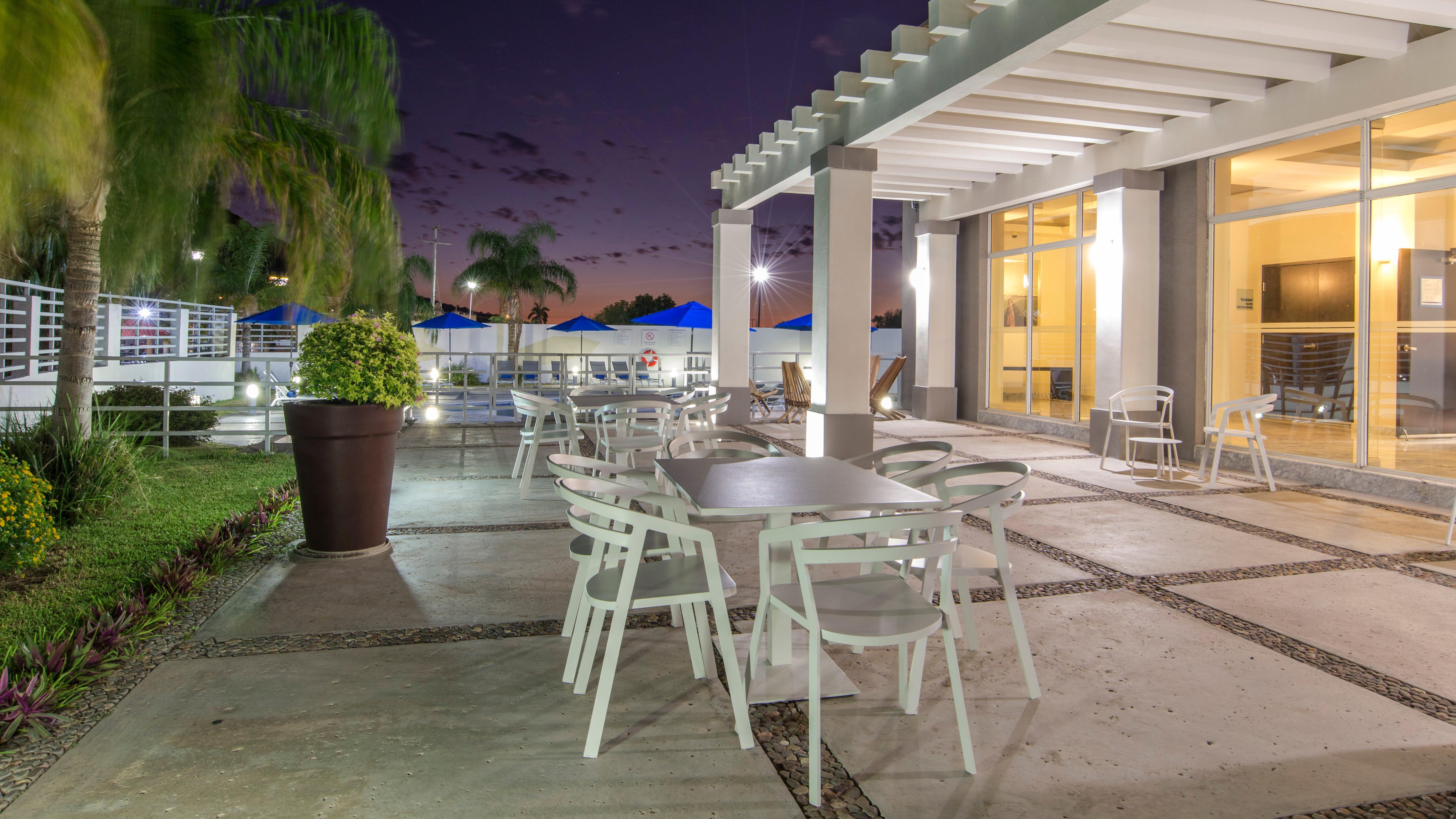Holiday Inn Express Guaymas By Ihg Экстерьер фото Hotel's pool area
