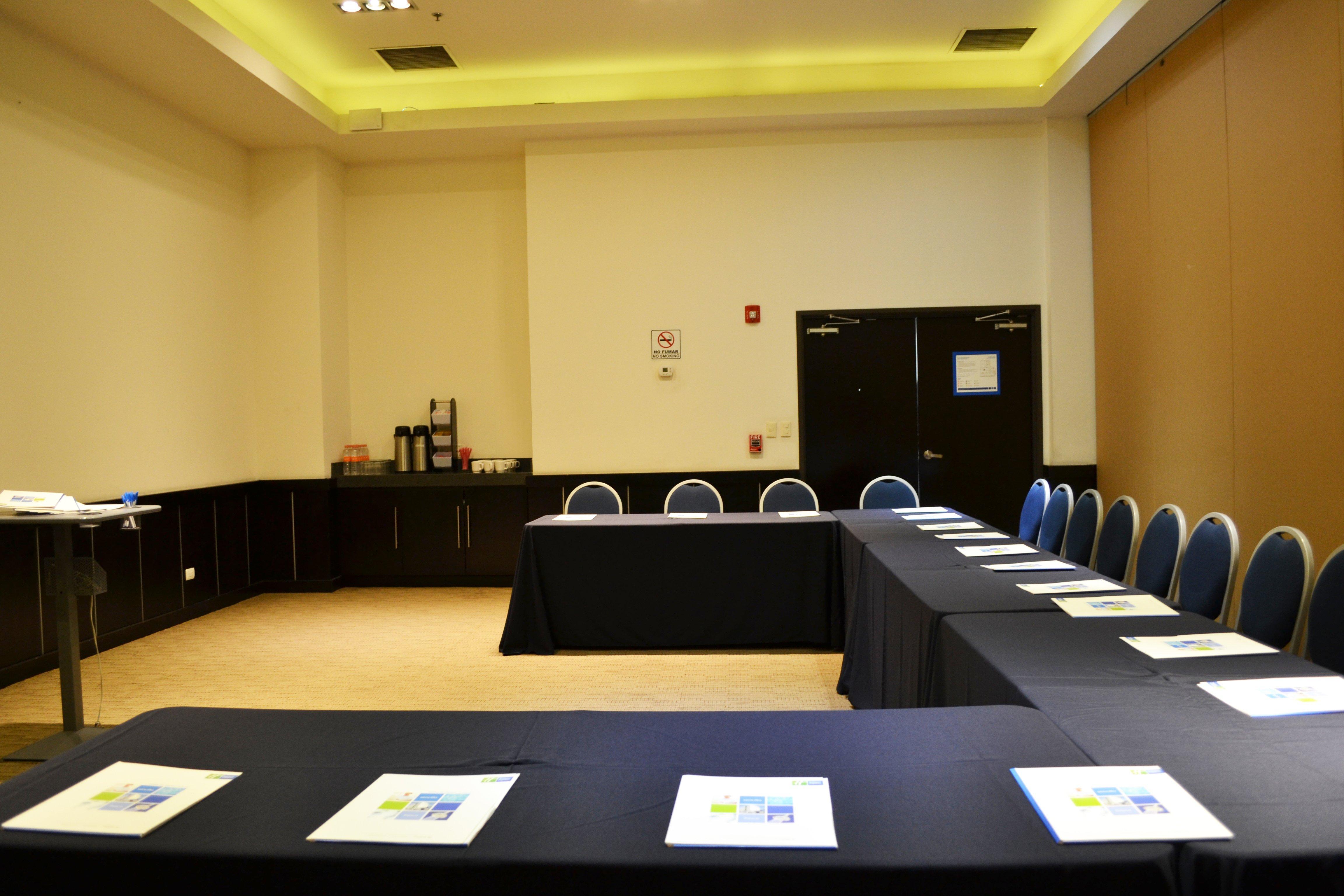 Holiday Inn Express Guaymas By Ihg Экстерьер фото A meeting room at the hotel