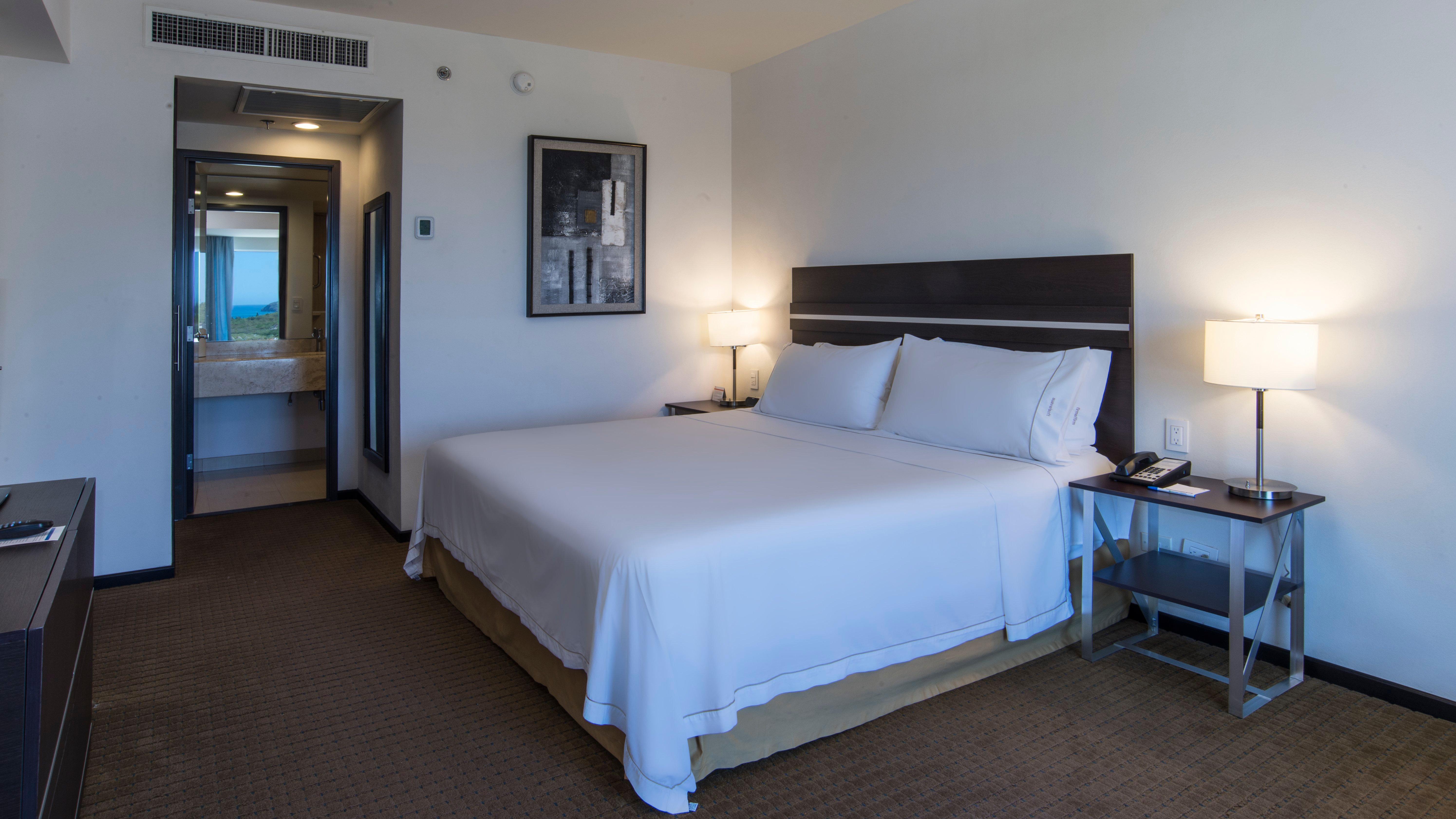 Holiday Inn Express Guaymas By Ihg Экстерьер фото A guest room at the Hilton San Diego Bayfront