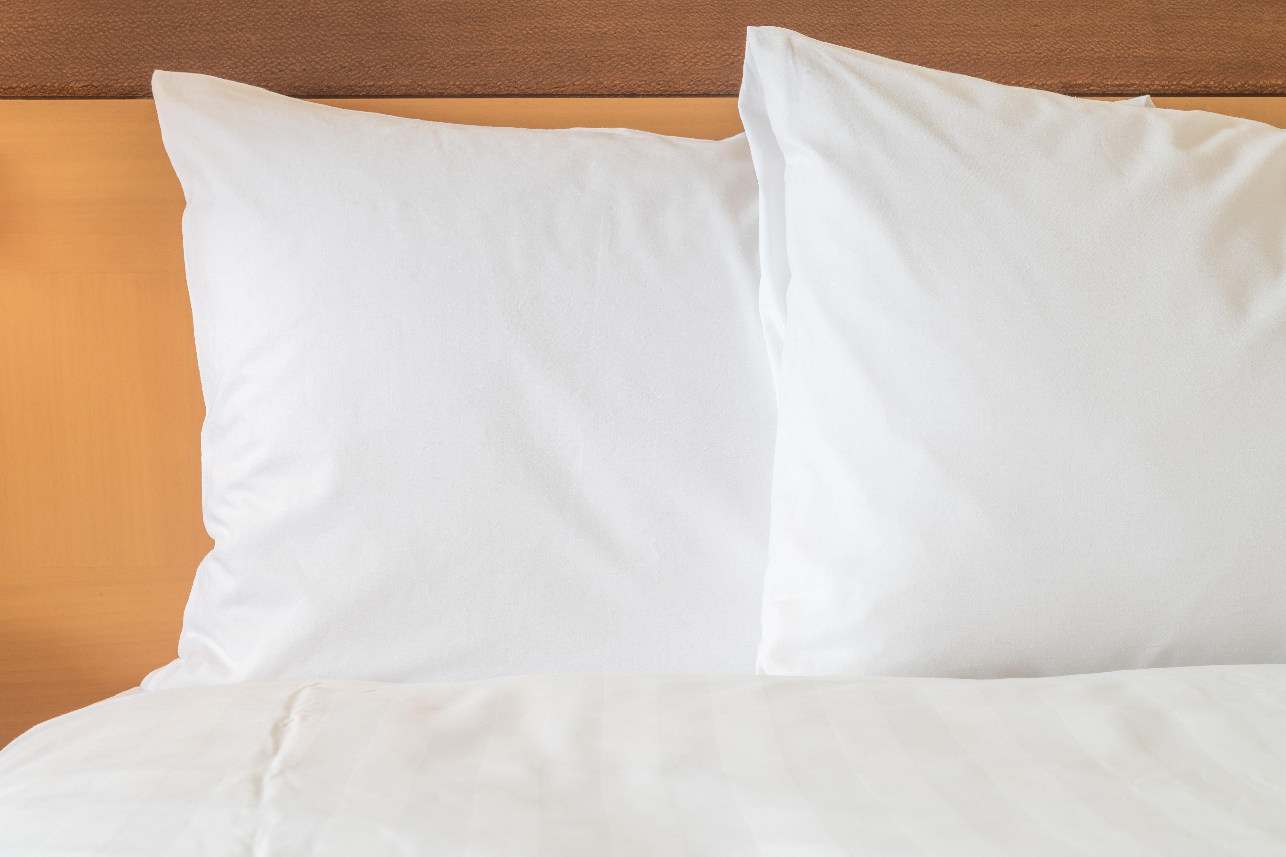 Holiday Inn Express Guaymas By Ihg Экстерьер фото Two pillows on a bed
