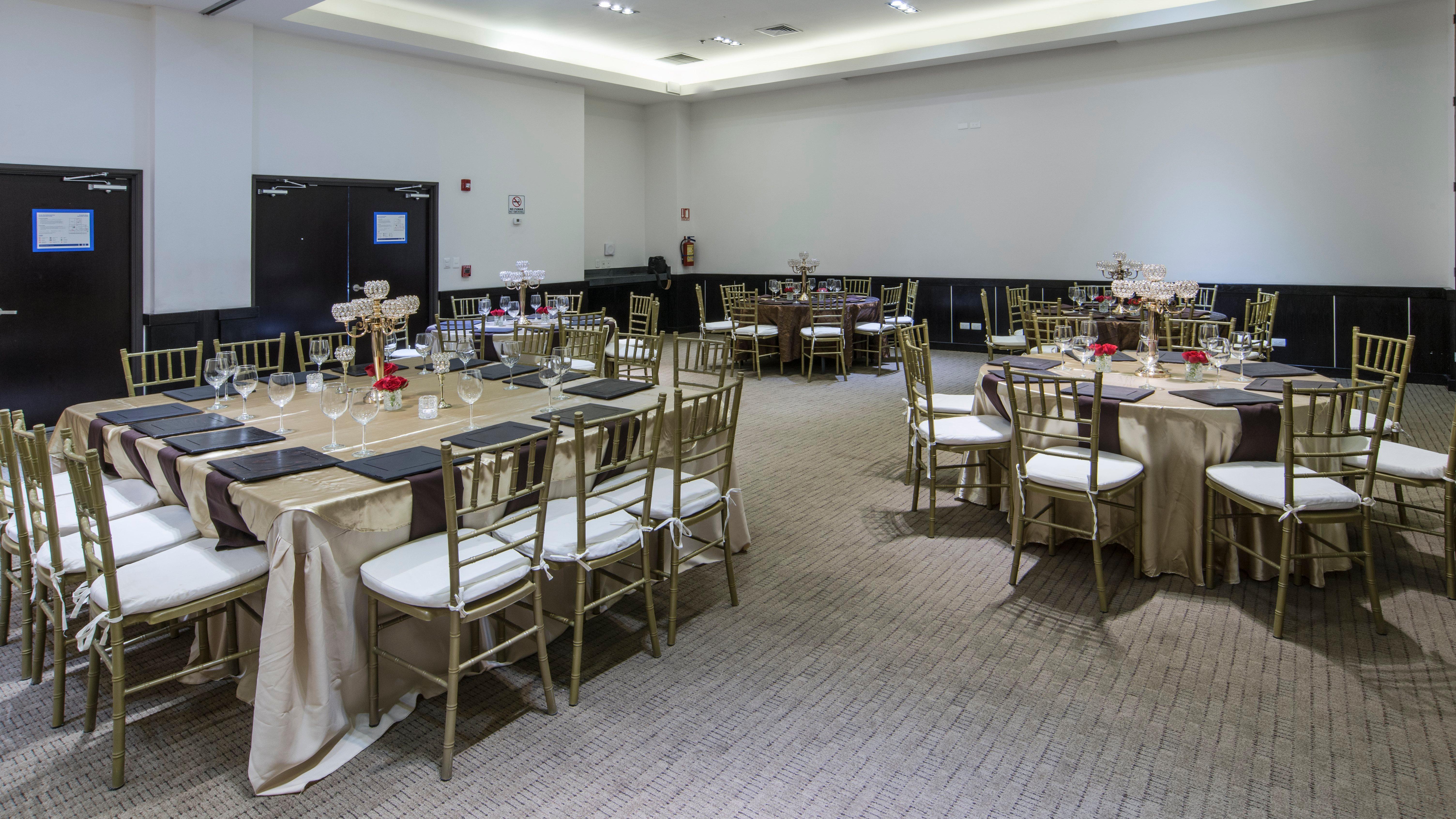 Holiday Inn Express Guaymas By Ihg Экстерьер фото The ballroom at the hotel