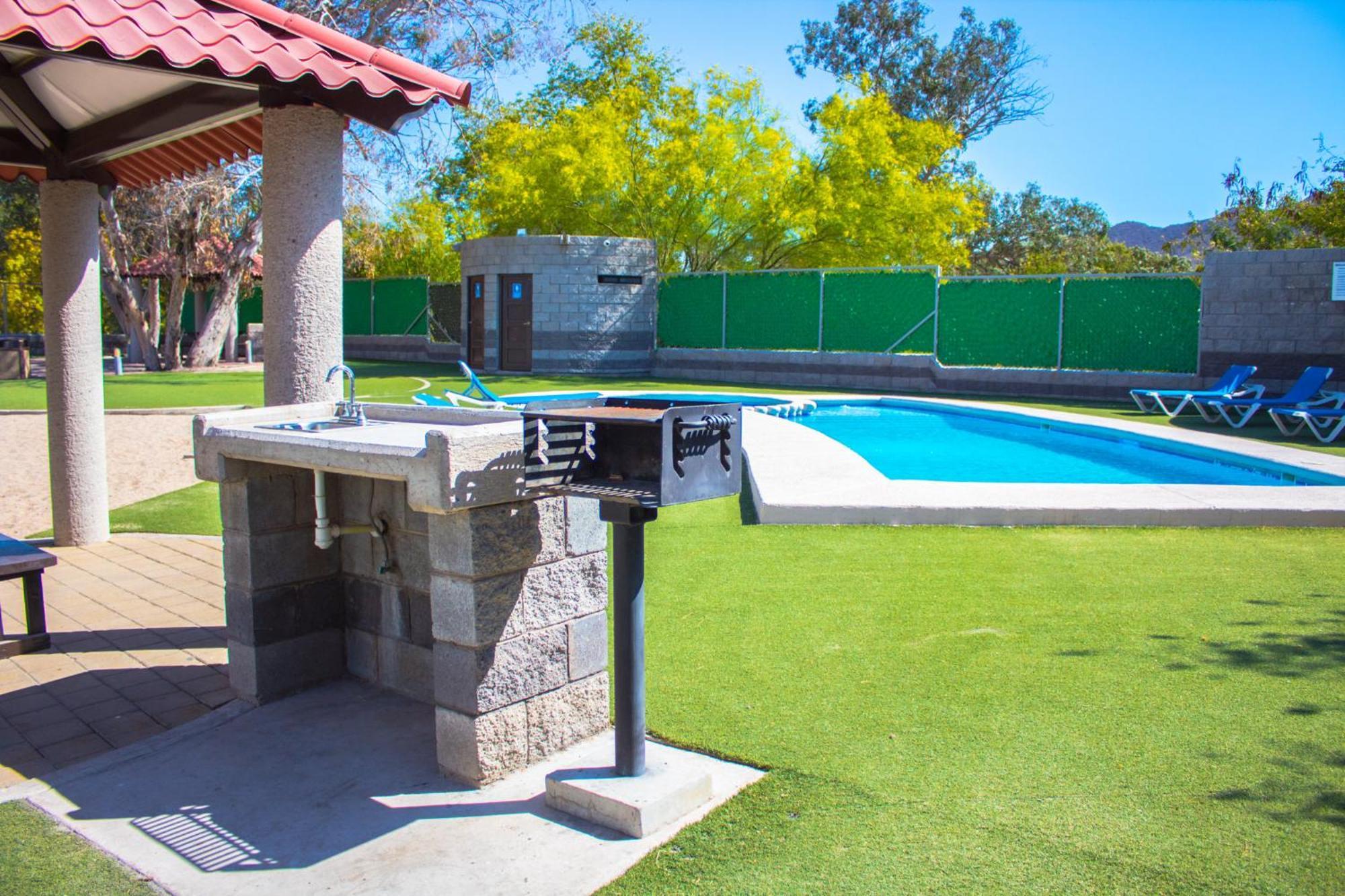 Holiday Inn Express Guaymas By Ihg Экстерьер фото A typical poolside barbecue in Chile